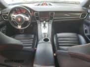 ✅ 2014 Porsche Panamera GTS • VIN: WP0AF2A71EL083728 • Lot: 82772585. Wystawiony na Copart z przebiegiem 129 715 mil. Bezpłatny archiwum sprzedaży aukcyjnych z USA i szczegółowy raport historii pojazdu na DreamBid. Zdjęcie 8.