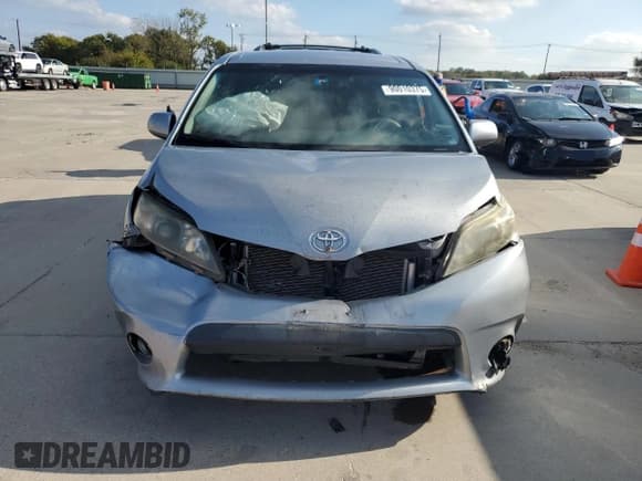✅ 2011 Toyota Sienna SE • VIN: 5TDXK3DC1BS041655 • Lot: 90010375. Listed on Copart with 249,916 mi. Free auction sales archive from the USA and detailed vehicle history report at DreamBid. Image 5.