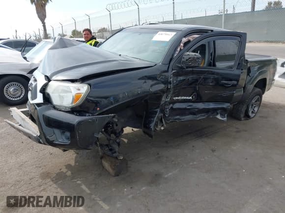 ✅ 2013 Toyota Tacoma PreRunner • VIN: 5TFJX4GN2DX014486 • Lot: 43075563. Wystawiony na IAAI z przebiegiem 190 400 mil. Bezpłatny archiwum sprzedaży aukcyjnych z USA i szczegółowy raport historii pojazdu na DreamBid. Zdjęcie 2.