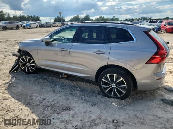✅ 2022 Volvo XC60 Momentum • VIN: YV4L12DK7N1920806 • Lot: 84168525. Wystawiony na Copart z przebiegiem 44 991 mil. Bezpłatny archiwum sprzedaży aukcyjnych z USA i szczegółowy raport historii pojazdu na DreamBid. Zdjęcie 2.