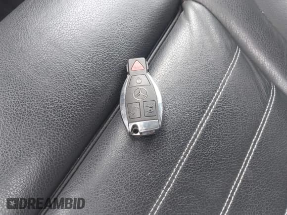 ✅ 2018 Mercedes-Benz GLC 300 • VIN: WDC0G4KB2JV045019 • Lot: 42835520. Listed on IAAI with 64,273 mi. Free auction sales archive from the USA and detailed vehicle history report at DreamBid. Image 11.