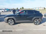 ✅ 2025 Hyundai Kona SEL • VIN: KM8HBCAB5SU219204 • Лот: 43637321. Опубликован ранее на IAAI с пробегом 28 554 миль. Бесплатный доступ к архиву аукционных продаж из США и подробный отчёт об истории автомобиля на DreamBid. Изображение 14.