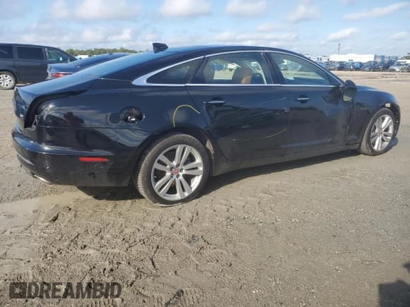 ✅ 2016 Jaguar XJ Portfolio • VIN: SAJWJ2GDXG8W03143 • Lot: 86467114. Listed on Copart with 42,923 mi. Free auction sales archive from the USA and detailed vehicle history report at DreamBid. Image 3.