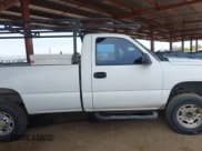 ✅ 2005 Chevrolet Silverado 2500HD Work Truck • VIN: 1GCHC24U05E275672 • Lot: 42243540. Wystawiony na IAAI z przebiegiem 179 665 mil. Bezpłatny archiwum sprzedaży aukcyjnych z USA i szczegółowy raport historii pojazdu na DreamBid. Zdjęcie 14.