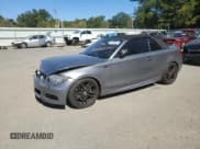 ✅ 2009 BMW 1 Series 135i • VIN: WBAUN93529VK40677 • Lot: 76190644. Wystawiony na Copart z przebiegiem 126 992 mil. Bezpłatny archiwum sprzedaży aukcyjnych z USA i szczegółowy raport historii pojazdu na DreamBid. Zdjęcie 1.
