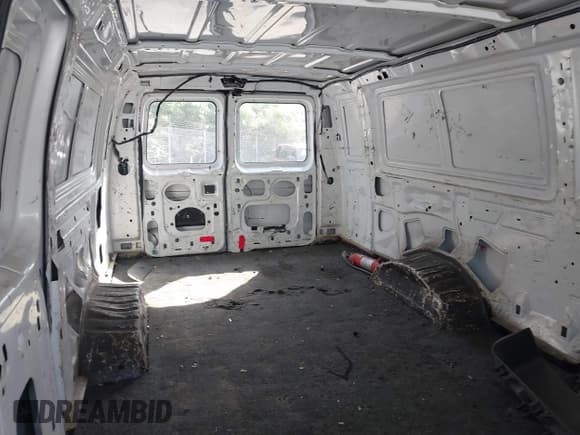 ✅ 2014 Ford Econoline Cargo Commercial • VIN: 1FTNS2EW2EDA83939 • Lot: 42159453. Wystawiony na IAAI z przebiegiem 148 947 mil. Bezpłatny archiwum sprzedaży aukcyjnych z USA i szczegółowy raport historii pojazdu na DreamBid. Zdjęcie 8.