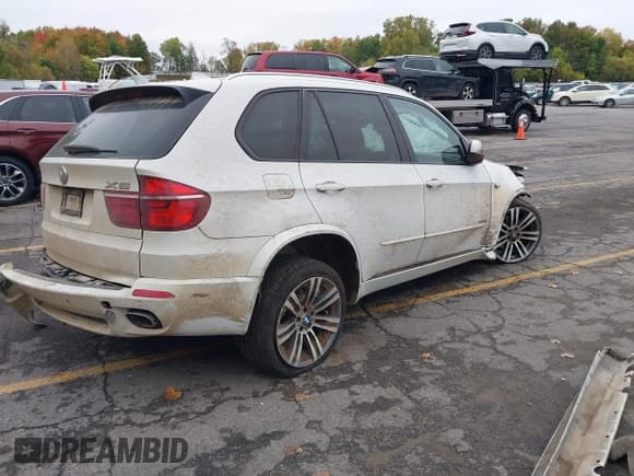 ✅ 2013 BMW X5 xDrive35i • VIN: 5UXZV4C56D0E03267 • Lot: 43450305. Wystawiony na IAAI z przebiegiem Nie podano. Bezpłatny archiwum sprzedaży aukcyjnych z USA i szczegółowy raport historii pojazdu na DreamBid. Zdjęcie 4.