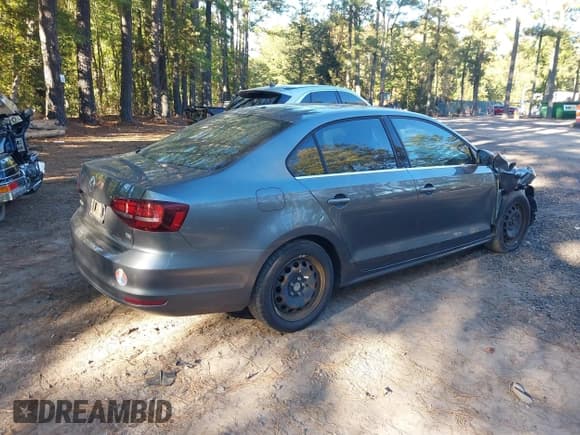 ✅ 2017 Volkswagen Jetta S • VIN: 3VW2B7AJ1HM391765 • Lot: 43474815. Wystawiony na IAAI z przebiegiem 69 751 mil. Bezpłatny archiwum sprzedaży aukcyjnych z USA i szczegółowy raport historii pojazdu na DreamBid. Zdjęcie 4.