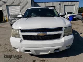 ✅ 2011 Chevrolet Suburban LT • VIN: 1GNSCJE01BR346174 • Lot: 76901604. Wystawiony na Copart z przebiegiem 171 083 mil. Bezpłatny archiwum sprzedaży aukcyjnych z USA i szczegółowy raport historii pojazdu na DreamBid. Zdjęcie 5.