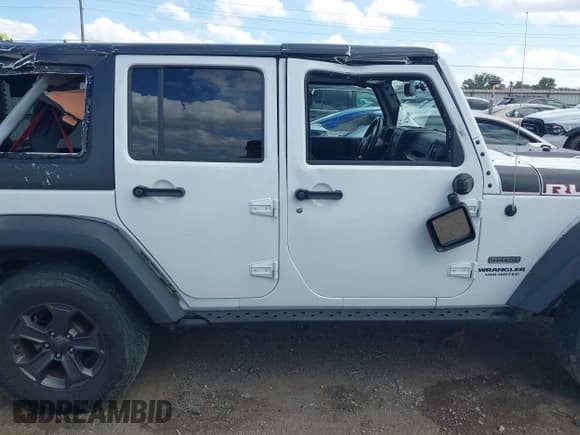 ✅ 2017 Jeep Wrangler Unlimited Rubicon Recon • VIN: 1C4BJWFG1HL693572 • Lot: 42601855. Listed on IAAI with 64,342 mi. Free auction sales archive from the USA and detailed vehicle history report at DreamBid. Image 13.