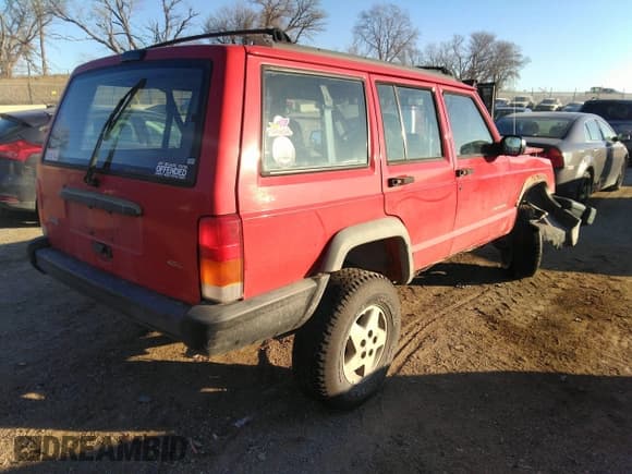 ✅ 1997 Jeep Cherokee SE • VIN: 1J4FJ28S4VL559673 • Lot: 41120546. Wystawiony na IAAI z przebiegiem 272 358 mil. Bezpłatny archiwum sprzedaży aukcyjnych z USA i szczegółowy raport historii pojazdu na DreamBid. Zdjęcie 4.