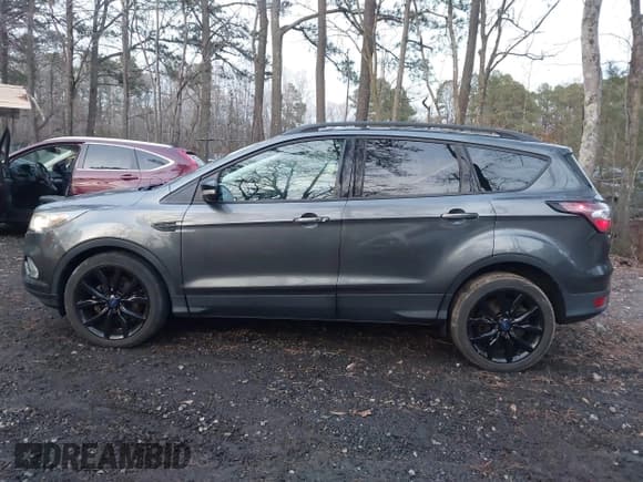 ✅ 2017 Ford Escape Titanium • VIN: 1FMCU0JD0HUC13307 • Lot: 43883887. Wystawiony na IAAI z przebiegiem 71 756 mil. Bezpłatny archiwum sprzedaży aukcyjnych z USA i szczegółowy raport historii pojazdu na DreamBid. Zdjęcie 14.