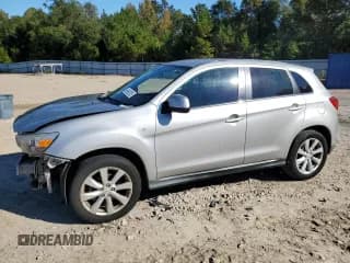 ✅ 2015 Mitsubishi Outlander SE • VIN: 4A4AR4AU0FE036553 • Lot: 86692925. Wystawiony na Copart z przebiegiem 154 975 mil. Bezpłatny archiwum sprzedaży aukcyjnych z USA i szczegółowy raport historii pojazdu na DreamBid. Zdjęcie 1.
