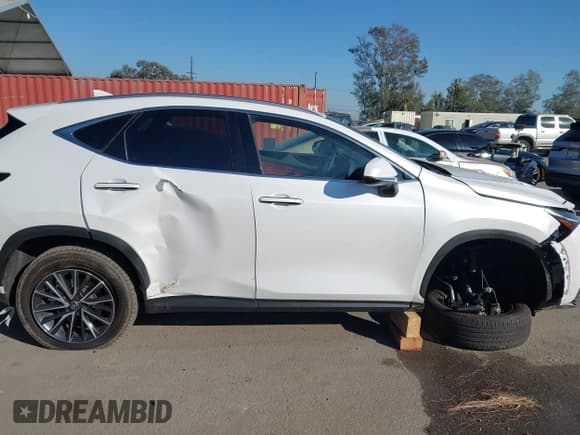 ✅ 2024 Lexus NX 350 • VIN: JTJAGCEZ7R5006478 • Lot: 43596370. Wystawiony na IAAI z przebiegiem 7 352 mil. Bezpłatny archiwum sprzedaży aukcyjnych z USA i szczegółowy raport historii pojazdu na DreamBid. Zdjęcie 13.