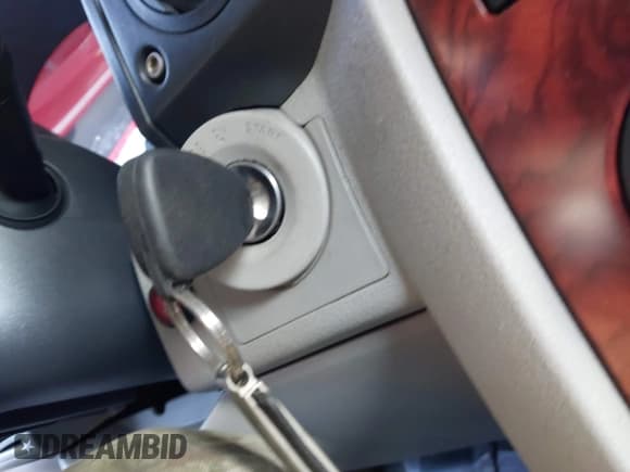 ✅ 2006 Jeep Commander Limited • VIN: 1J8HG58266C276460 • Lot: 41919899. Listed on IAAI with 216,785 mi. Free auction sales archive from the USA and detailed vehicle history report at DreamBid. Image 11.