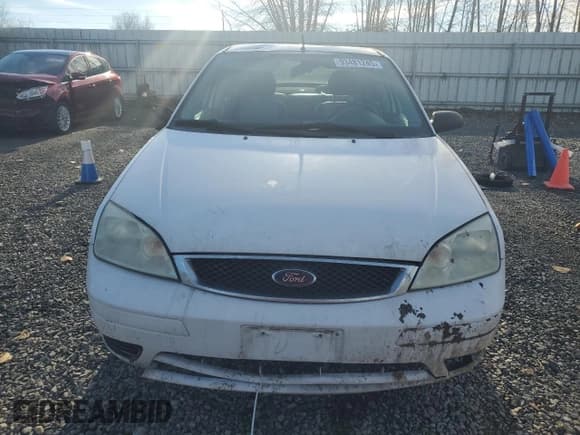 ✅ 2007 Ford Focus S • VIN: 1FAHP34N87W166818 • Lot: 93481245. Wystawiony na Copart z przebiegiem 137 526 mil. Bezpłatny archiwum sprzedaży aukcyjnych z USA i szczegółowy raport historii pojazdu na DreamBid. Zdjęcie 5.