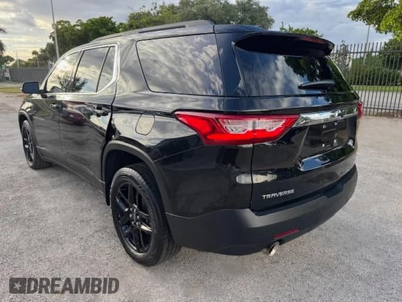 ✅ 2021 Chevrolet Traverse LT Cloth • VIN: 1GNERGKW7MJ168621 • Lot: 82171285. Wystawiony na Copart z przebiegiem 68 353 mil. Bezpłatny archiwum sprzedaży aukcyjnych z USA i szczegółowy raport historii pojazdu na DreamBid. Zdjęcie 2.