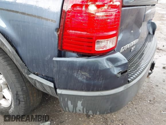 ✅ 2003 Ford Explorer XLT • VIN: 1FMZU73K73ZA63805 • Lot: 42217052. Listed on IAAI with 266,219 mi. Free auction sales archive from the USA and detailed vehicle history report at DreamBid. Image 13.