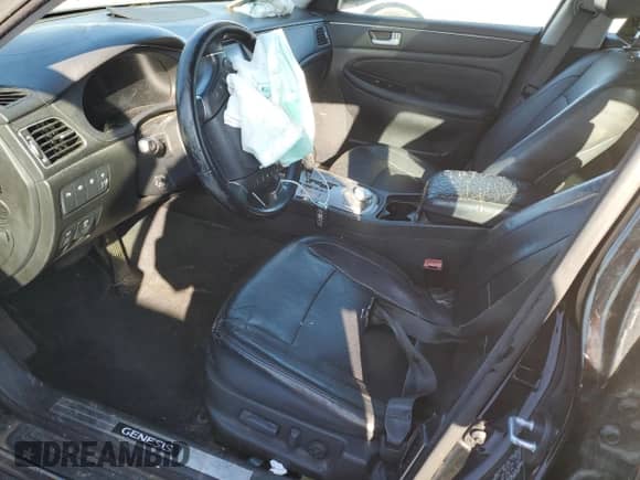 2013 Hyundai Genesis R-Spec z VIN KMHGC4DH0DU242911, wystawiony jako Copart lot #37426104 z przebiegiem 136 784 mil mil oraz Szkoda całkowita • Salvage title. Historia ofert i sprzedaży dostępna na DreamBid. Obrazek 7.