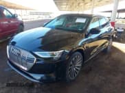 ✅ 2019 Audi e-tron Prestige • VIN: WA1VABGE8KB020773 • Лот: 43889062. Опубликован ранее на IAAI с пробегом 19 112 миль. Бесплатный доступ к архиву аукционных продаж из США и подробный отчёт об истории автомобиля на DreamBid. Изображение 2.