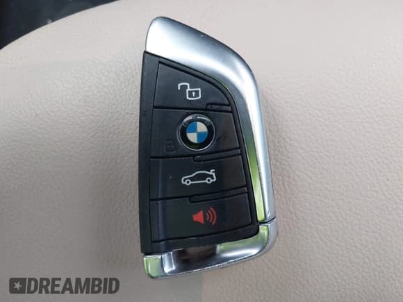 ✅ 2020 BMW 3 Series 330i xDrive • VIN: 3MW5R7J02L8B28220 • Lot: 43396767. Listed on IAAI with 60,487 mi. Free auction sales archive from the USA and detailed vehicle history report at DreamBid. Image 11.