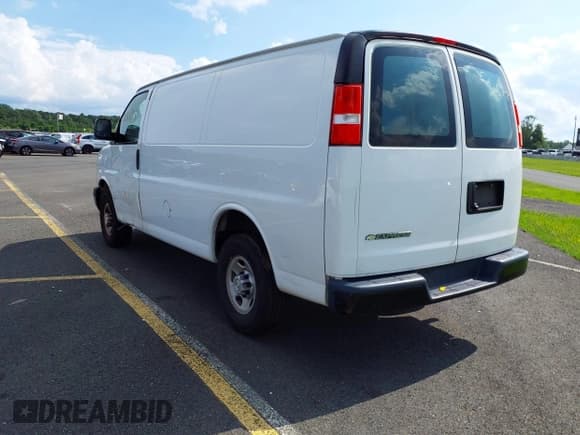 ✅ 2019 Chevrolet Express Cargo • VIN: 1GCWGAFP8K1370495 • Лот: 42692818. Опубликован ранее на IAAI с пробегом 73 398 миль. Бесплатный доступ к архиву аукционных продаж из США и подробный отчёт об истории автомобиля на DreamBid. Изображение 3.
