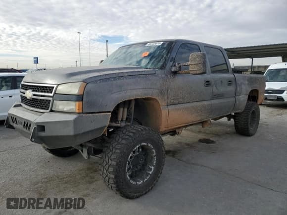 ✅ 2006 Chevrolet Silverado 2500HD LT1 • VIN: 1GCHK23D06F224317 • Lot: 84735874. Wystawiony na Copart z przebiegiem 200 346 mil. Bezpłatny archiwum sprzedaży aukcyjnych z USA i szczegółowy raport historii pojazdu na DreamBid. Zdjęcie 1.