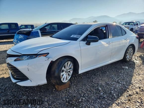 ✅ 2020 Toyota Camry LE • VIN: 4T1C11AK6LU333635 • Lot: 85719955. Wystawiony na Copart z przebiegiem 115 506 mil. Bezpłatny archiwum sprzedaży aukcyjnych z USA i szczegółowy raport historii pojazdu na DreamBid. Zdjęcie 1.