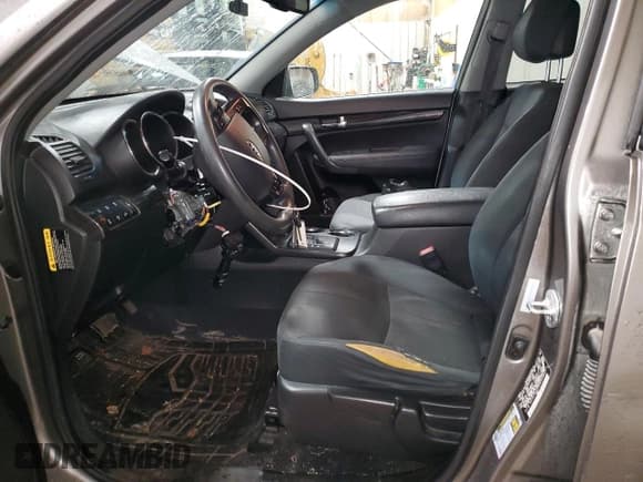 ✅ 2013 Kia Sorento LX • VIN: 5XYKTDA29DG323860 • Лот: 91083115. Опубликован ранее на Copart с пробегом Не указан. Бесплатный доступ к архиву аукционных продаж из США и подробный отчёт об истории автомобиля на DreamBid. Изображение 7.