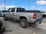 ✅ 2005 GMC Sierra 2500HD SLT • VIN: 1GTHK23215F957828 • Lot: 75952744. Wystawiony na Copart z przebiegiem Nie podano. Bezpłatny archiwum sprzedaży aukcyjnych z USA i szczegółowy raport historii pojazdu na DreamBid. Zdjęcie 2.