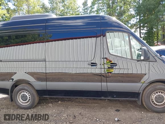 ✅ 2025 Mercedes-Benz Sprinter Passenger • VIN: W1Z4KFHY6SP810761 • Lot: 43099326. Listed on IAAI with 12,986 mi. Free auction sales archive from the USA and detailed vehicle history report at DreamBid. Image 13.