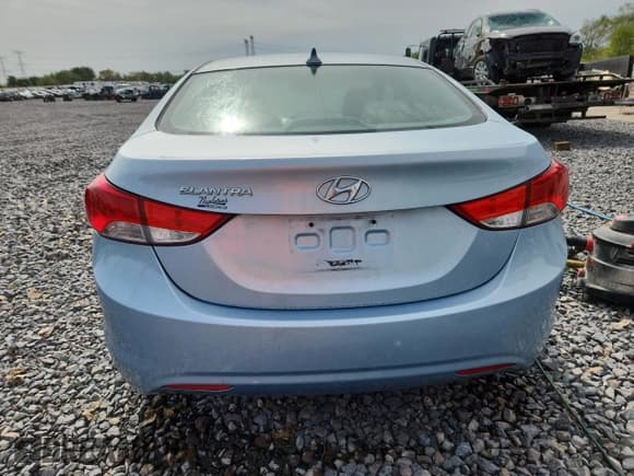 ✅ 2013 Hyundai Elantra GLS • VIN: KMHDH4AE7DU502462 • Lot: 82062565. Listed on Copart with 72,706 mi. Free auction sales archive from the USA and detailed vehicle history report at DreamBid. Image 6.