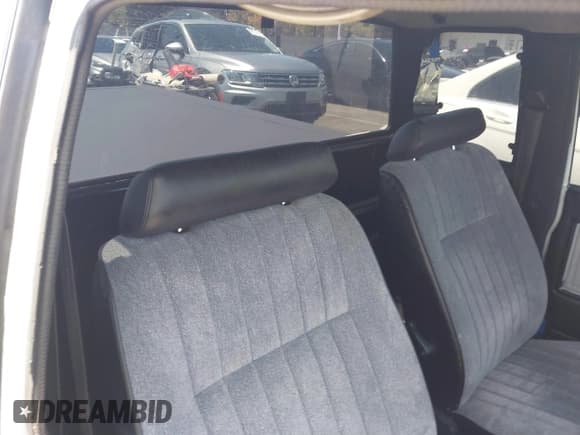 ✅ 1986 Nissan 720 • VIN: JN6ND06S6GW109456 • Lot: 42944828. Wystawiony na IAAI z przebiegiem 137 049 mil. Bezpłatny archiwum sprzedaży aukcyjnych z USA i szczegółowy raport historii pojazdu na DreamBid. Zdjęcie 8.