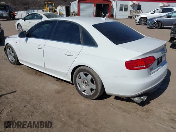 ✅ 2012 Audi S4 Premium Plus • VIN: WAUDGAFL2CA100391 • Lot: 41393737. Wystawiony na IAAI z przebiegiem 133 125 mil. Bezpłatny archiwum sprzedaży aukcyjnych z USA i szczegółowy raport historii pojazdu na DreamBid. Zdjęcie 3.