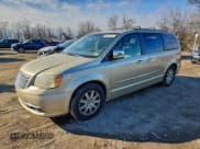✅ 2011 Chrysler Town & Country Touring L • VIN: 2A4RR8DG8BR614770 • Lot: 95871545. Wystawiony na Copart z przebiegiem 226 852 mil. Bezpłatny archiwum sprzedaży aukcyjnych z USA i szczegółowy raport historii pojazdu na DreamBid. Zdjęcie 1.