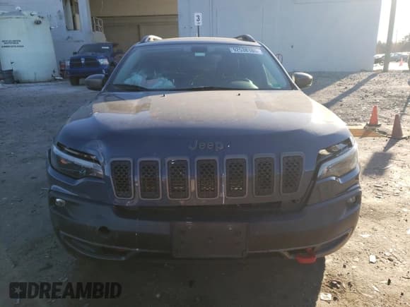 ✅ 2019 Jeep Cherokee Trailhawk • VIN: 1C4PJMBX5KD484305 • Lot: 92538185. Wystawiony na Copart z przebiegiem 75 929 mil. Bezpłatny archiwum sprzedaży aukcyjnych z USA i szczegółowy raport historii pojazdu na DreamBid. Zdjęcie 5.