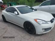 ✅ 2010 Hyundai Genesis Coupe • VIN: KMHHU6KH2AU038218 • Lot: 42437658. Wystawiony na IAAI z przebiegiem 172 440 mil. Bezpłatny archiwum sprzedaży aukcyjnych z USA i szczegółowy raport historii pojazdu na DreamBid. Zdjęcie 1.