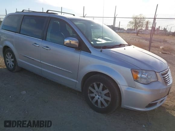 ✅ 2011 Chrysler Town & Country Touring L • VIN: 2A4RR8DG2BR784445 • Lot: 43607383. Wystawiony na IAAI z przebiegiem 190 741 mil. Bezpłatny archiwum sprzedaży aukcyjnych z USA i szczegółowy raport historii pojazdu na DreamBid. Zdjęcie 1.