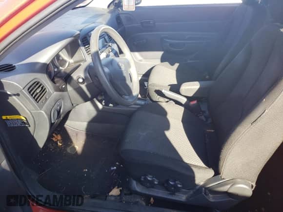 2008 Hyundai Accent GS с VIN KMHCM36C98U100151, выставлен на аукционе Copart как лот 78369464 с пробегом 122 198 миль миль и Списание • Salvage title. История ставок и продаж доступна на DreamBid. Изображение 7.