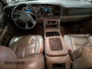 ✅ 2004 Chevrolet Suburban LT • VIN: 3GNFK16T44G281658 • Лот: 52580235. Опубликован ранее на Copart с пробегом 248 421 миль. Бесплатный доступ к архиву аукционных продаж из США и подробный отчёт об истории автомобиля на DreamBid. Изображение 8.