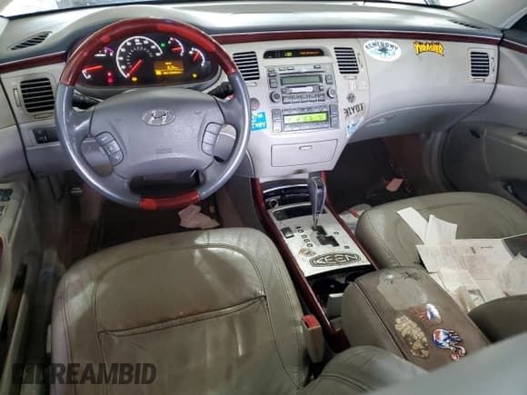 ✅ 2006 Hyundai Azera SE • VIN: KMHFC46F86A057579 • Lot: 83925515. Listed on Copart with 183,036 mi. Free auction sales archive from the USA and detailed vehicle history report at DreamBid. Image 8.