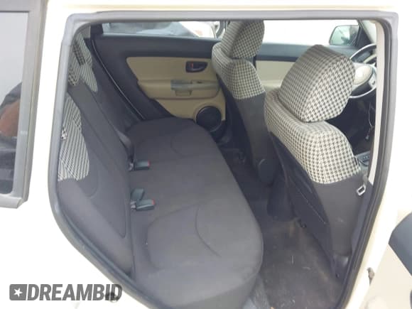 ✅ 2010 Kia Soul + • VIN: KNDJT2A24A7046348 • Lot: 42431138. Wystawiony na IAAI z przebiegiem 160 523 mil. Bezpłatny archiwum sprzedaży aukcyjnych z USA i szczegółowy raport historii pojazdu na DreamBid. Zdjęcie 8.