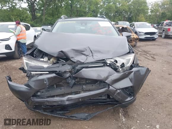 ✅ 2018 Toyota RAV4 XLE • VIN: JTMRFREV9JJ231084 • Lot: 42887828. Wystawiony na IAAI z przebiegiem 208 917 mil. Bezpłatny archiwum sprzedaży aukcyjnych z USA i szczegółowy raport historii pojazdu na DreamBid. Zdjęcie 13.