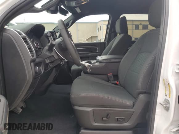 ✅ 2025 Ram 2500 • VIN: 3C63R5DL0SG576598 • Lot: 90080605. Wystawiony na Copart z przebiegiem 3 311 mil. Bezpłatny archiwum sprzedaży aukcyjnych z USA i szczegółowy raport historii pojazdu na DreamBid. Zdjęcie 7.