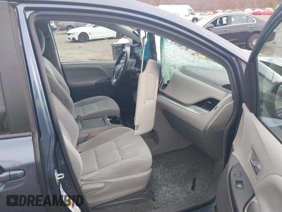 ✅ 2016 Toyota Sienna LE • VIN: 5TDJK3DC4GS136708 • Lot: 43590926. Wystawiony na IAAI z przebiegiem 63 246 mil. Bezpłatny archiwum sprzedaży aukcyjnych z USA i szczegółowy raport historii pojazdu na DreamBid. Zdjęcie 5.