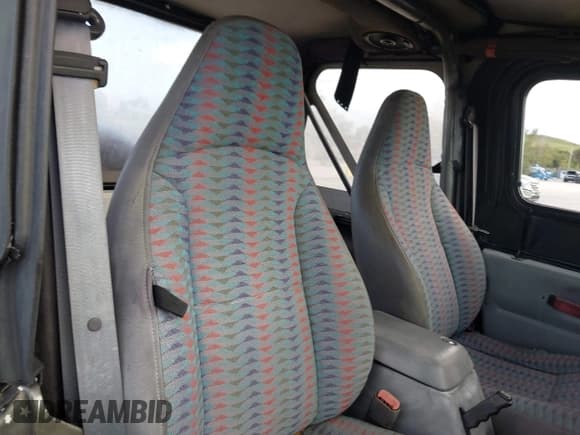 ✅ 1997 Jeep Wrangler SE • VIN: 1J4FY29P4VP469163 • Lot: 43611180. Listed on IAAI with 172,532 mi. Free auction sales archive from the USA and detailed vehicle history report at DreamBid. Image 8.