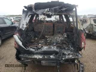 2015 Chevrolet Suburban LTZ z VIN 1GNSKKKC5FR705376, wystawiony jako Copart lot #70946015 z przebiegiem Nie podano mil oraz Czysty tytuł • Clean title. Historia ofert i sprzedaży dostępna na DreamBid. Obrazek 6.