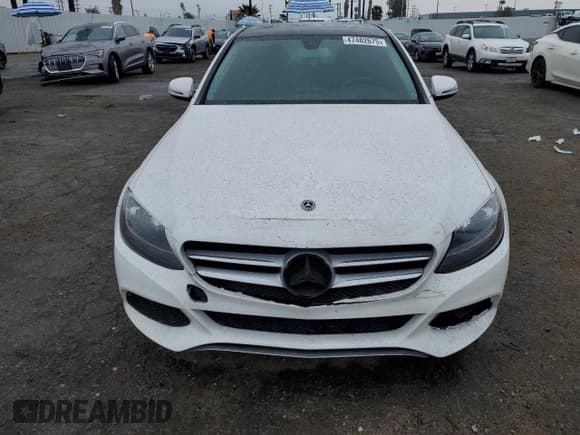✅ 2017 Mercedes-Benz C 300 • VIN: WDDWF4KB5HR304016 • Lot: 47482675. Wystawiony na Copart z przebiegiem 76 560 mil. Bezpłatny archiwum sprzedaży aukcyjnych z USA i szczegółowy raport historii pojazdu na DreamBid. Zdjęcie 5.