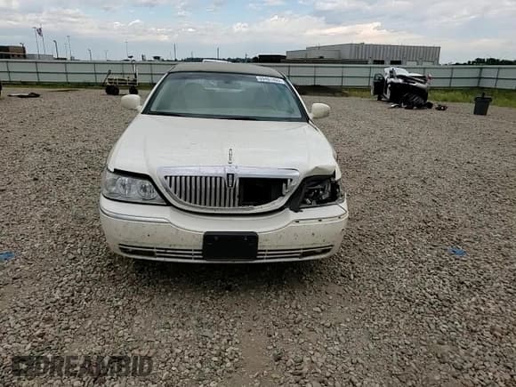 ✅ 2007 Lincoln Town Car Designer Series • VIN: 1LNHM83V47Y621486 • Lot: 69461405. Listed on Copart with 131,731 mi. Free auction sales archive from the USA and detailed vehicle history report at DreamBid. Image 13.