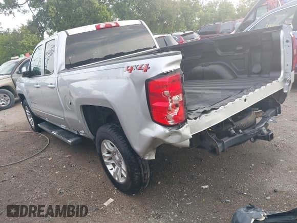 ✅ 2019 Chevrolet Silverado 1500 LT • VIN: 2GCVKPEC5K1158935 • Lot: 43010983. Wystawiony na IAAI z przebiegiem 115 505 mil. Bezpłatny archiwum sprzedaży aukcyjnych z USA i szczegółowy raport historii pojazdu na DreamBid. Zdjęcie 3.